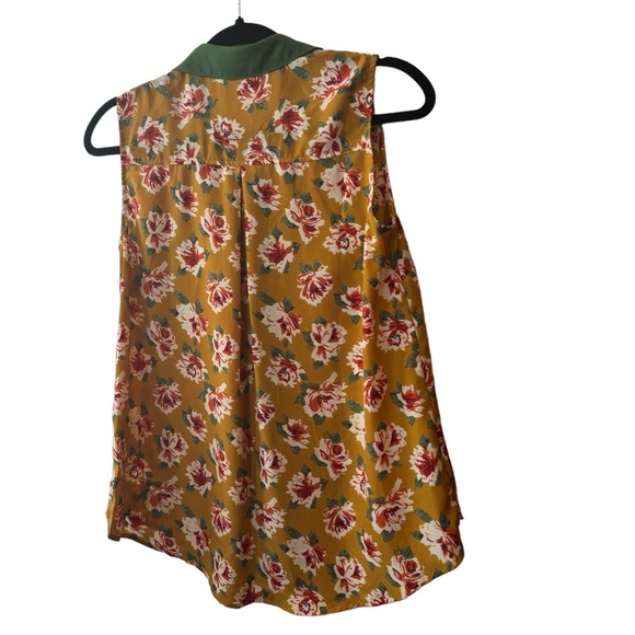 Esley Vintage Inspired Sleeveless Floral Blouse - Picture 2 of 9